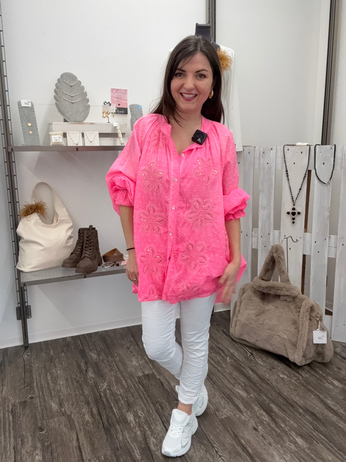 Bluse mit floraler Stickerei neonpink, Gr. 38-44