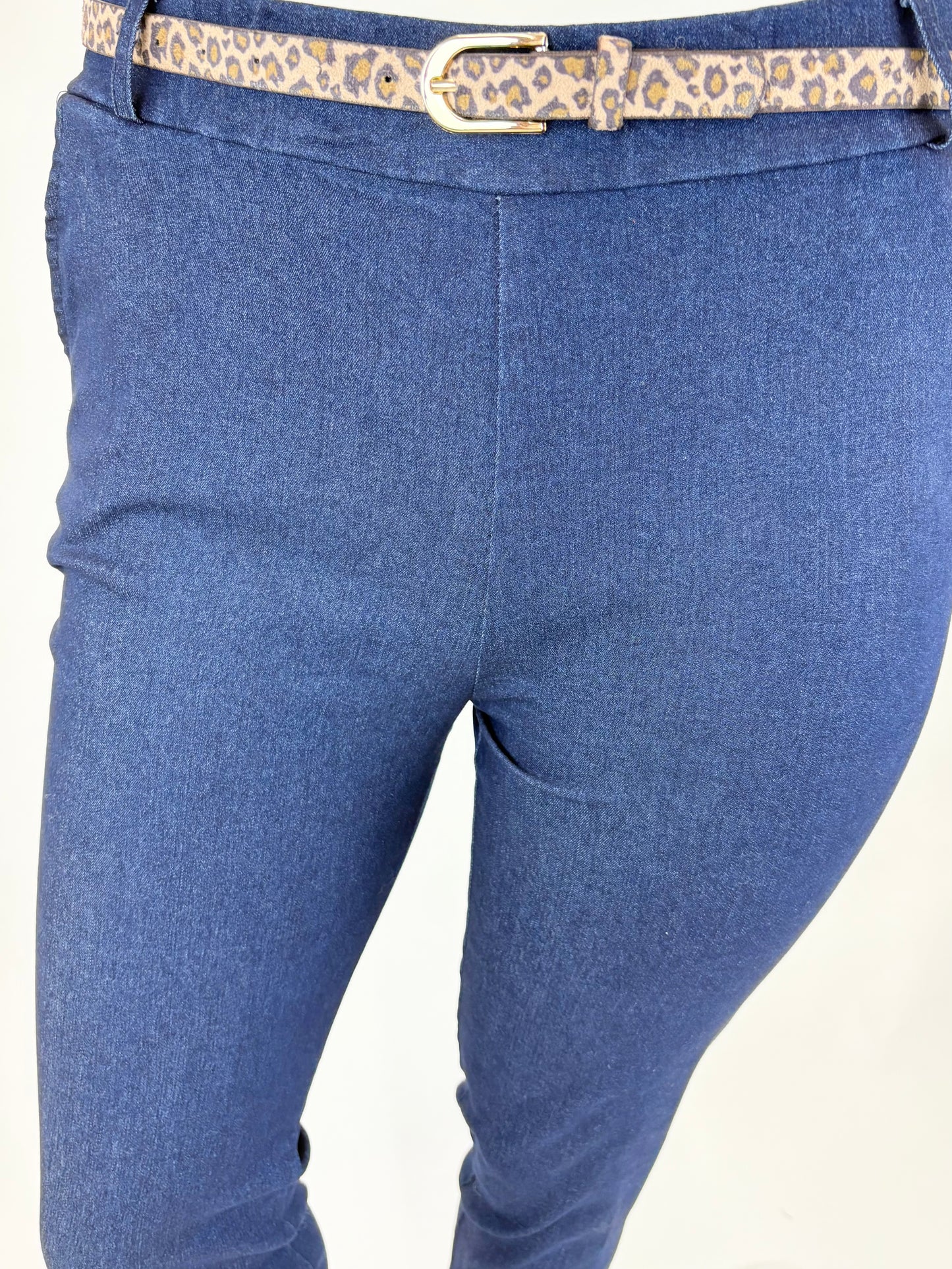 Jeanshose mit Leoparden-Gürtel , Gr. 36-44