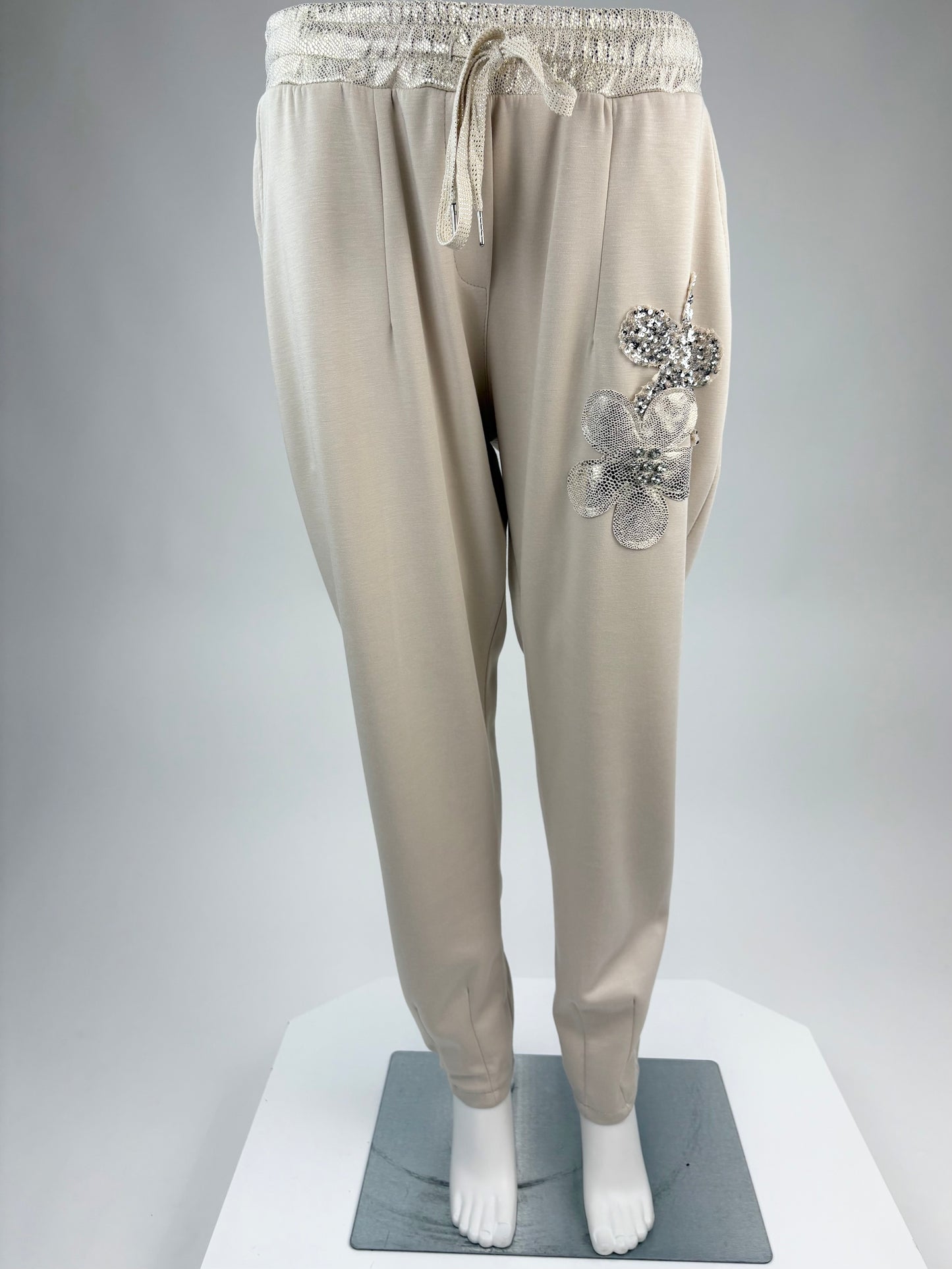 Joggerpants beige mit Blüten Gr. 36-42
