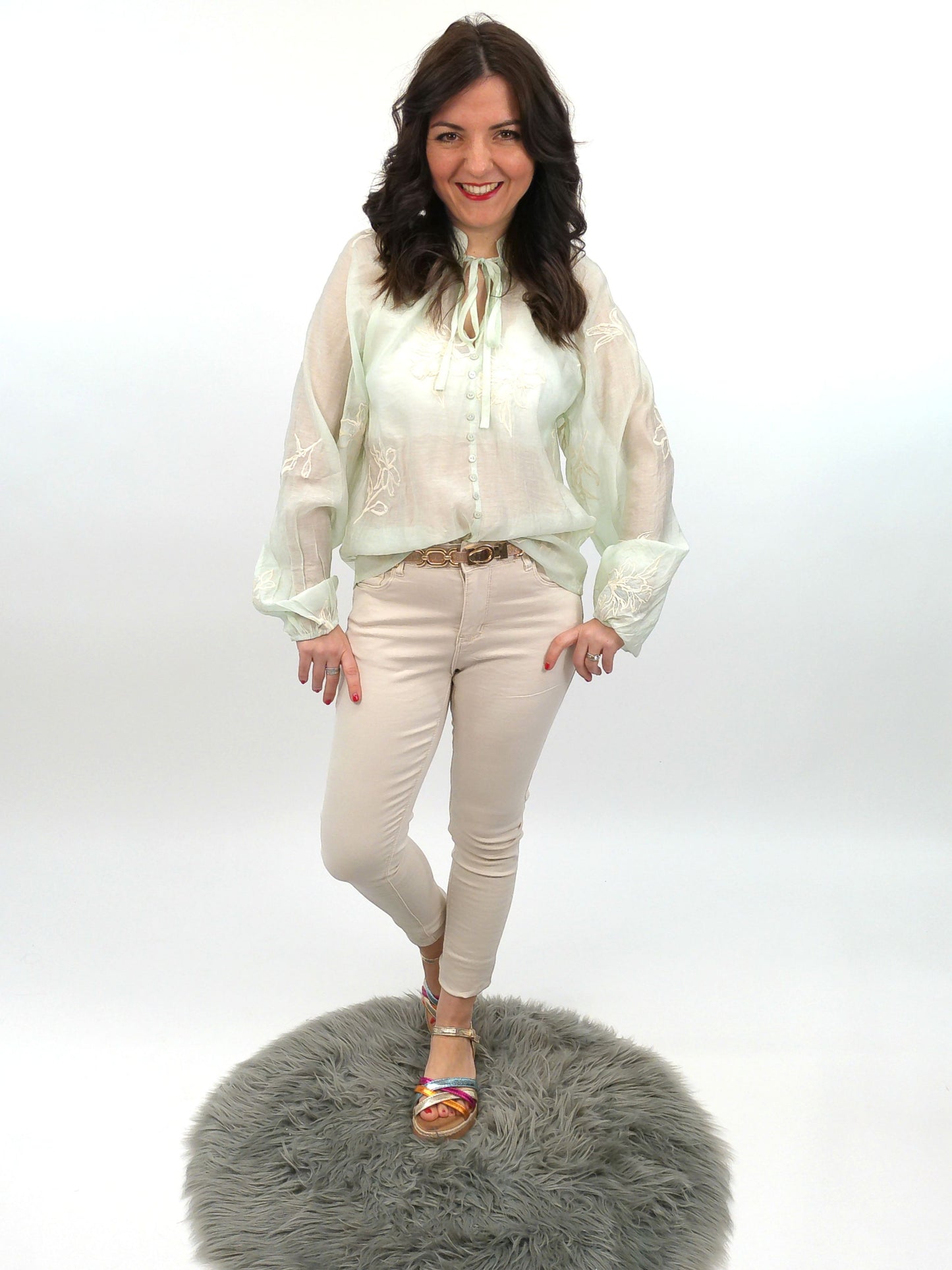 Bluse Stickerei Blumen mint, Gr. 36-42