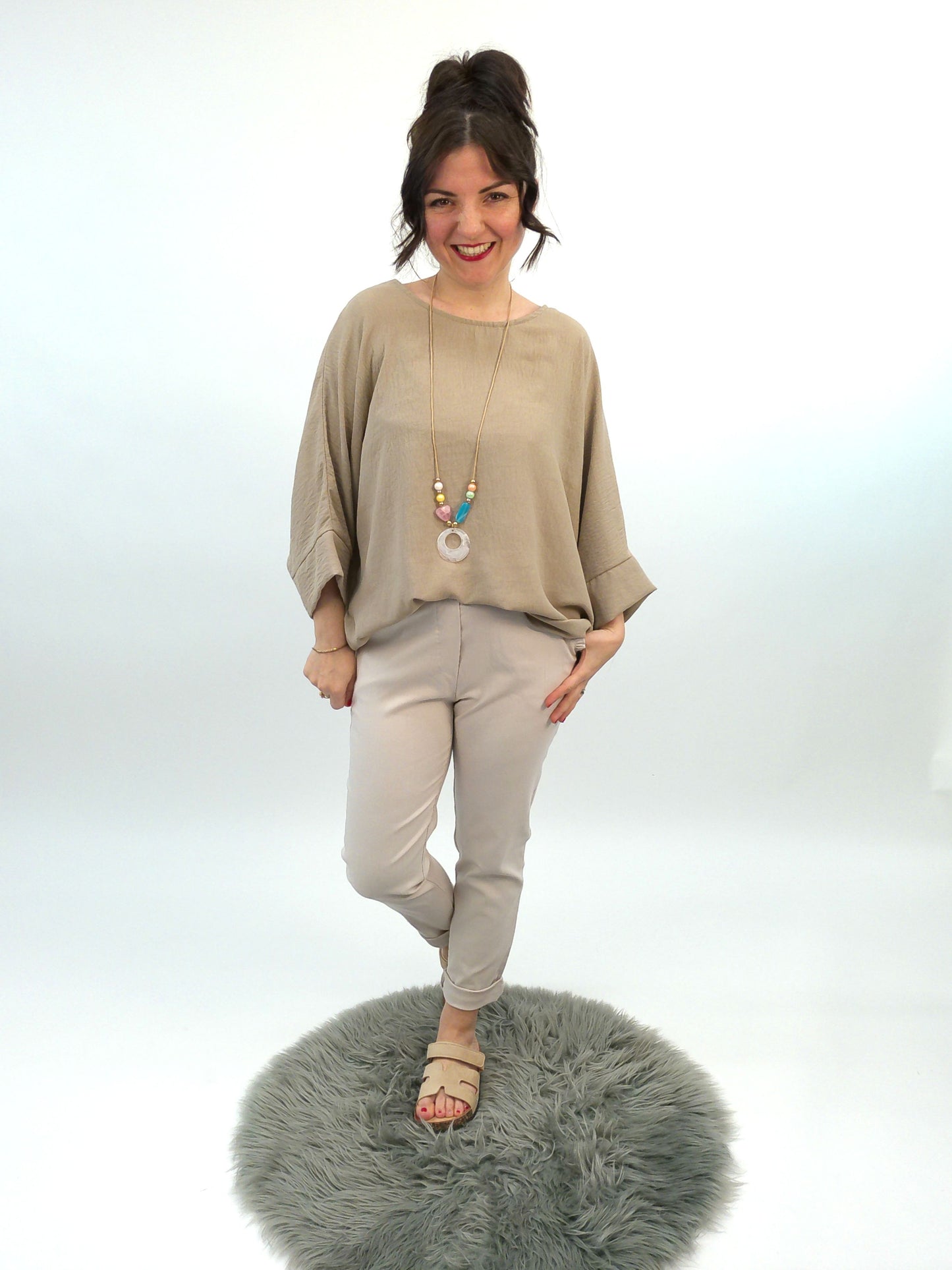 Shirt mit Kette taupe, Gr. 38-44
