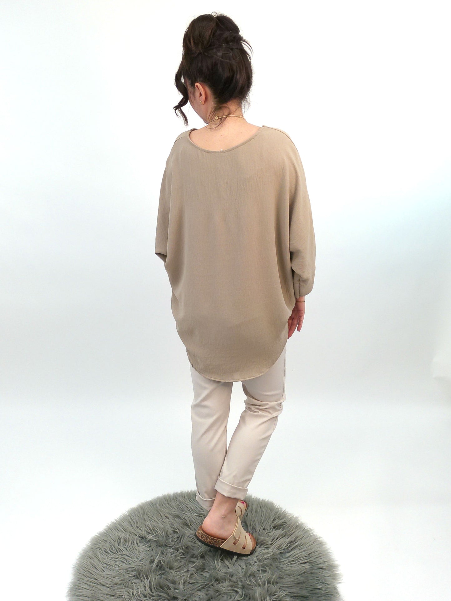 Shirt mit Kette taupe, Gr. 38-44