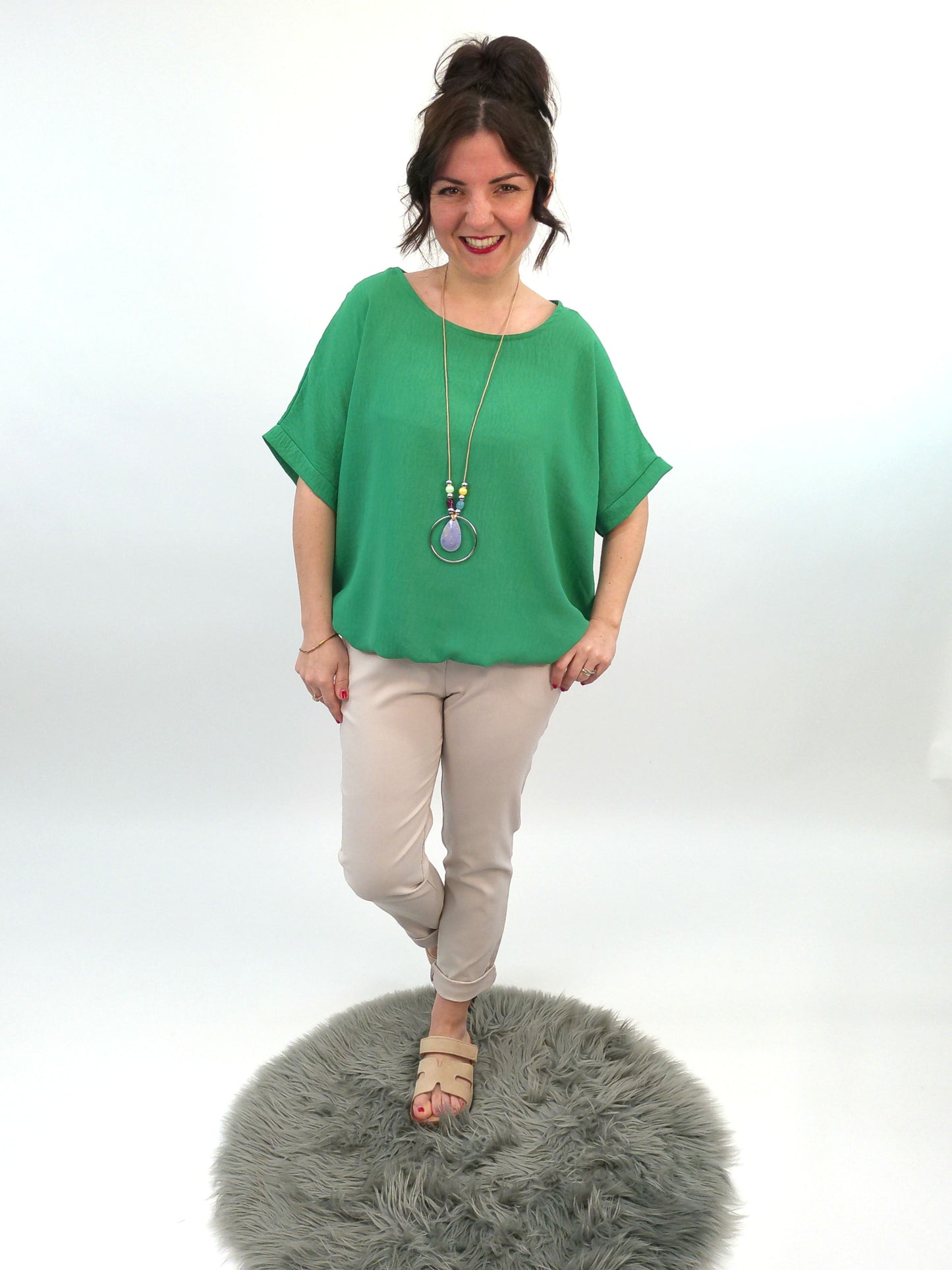 Bluse kurzarm mit Kette grün, Gr. 36-42