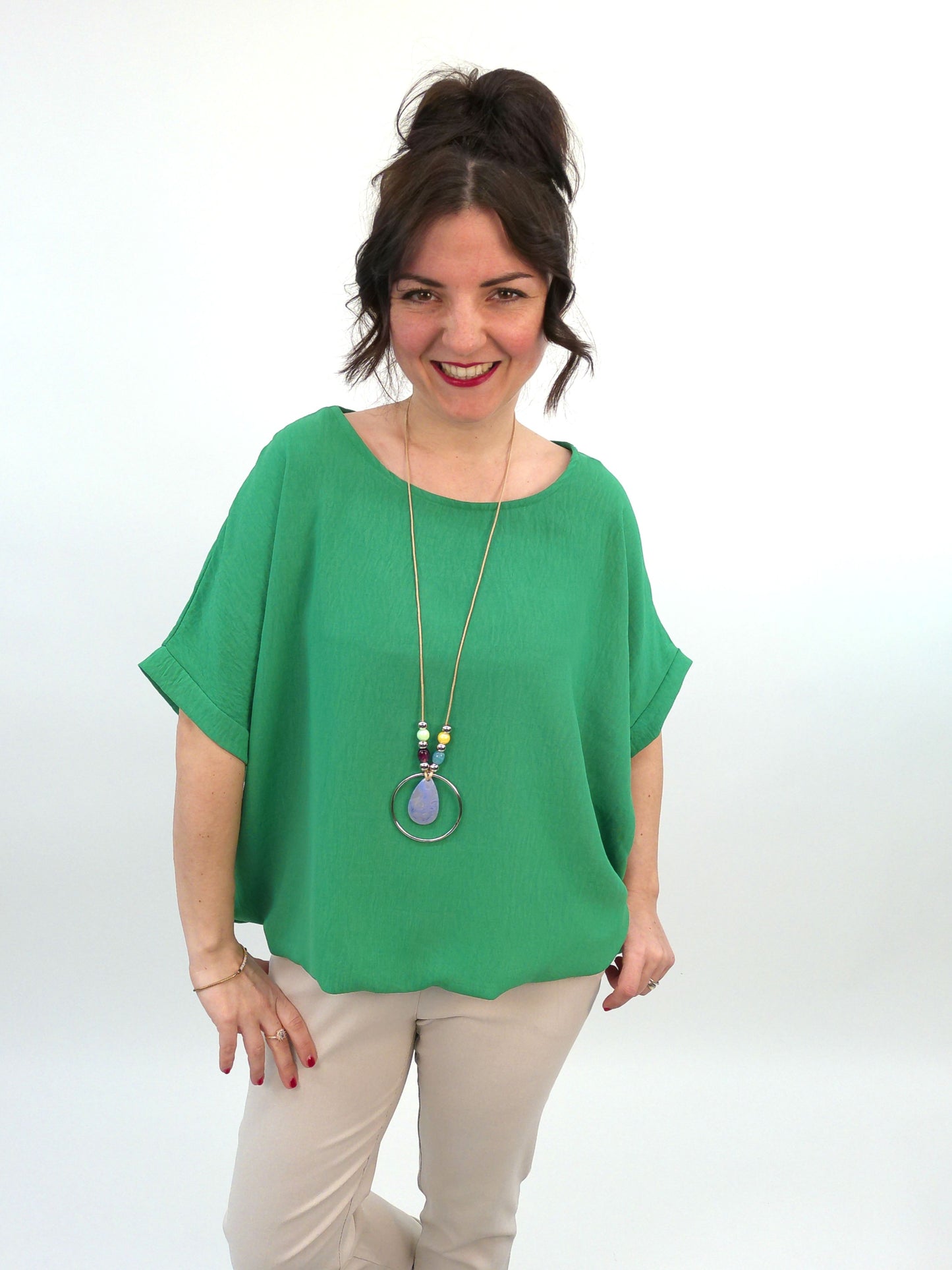 Bluse kurzarm mit Kette grün, Gr. 36-42
