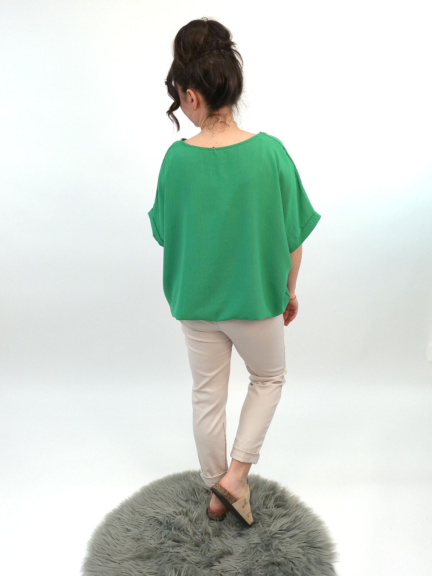 Bluse kurzarm mit Kette grün, Gr. 36-42