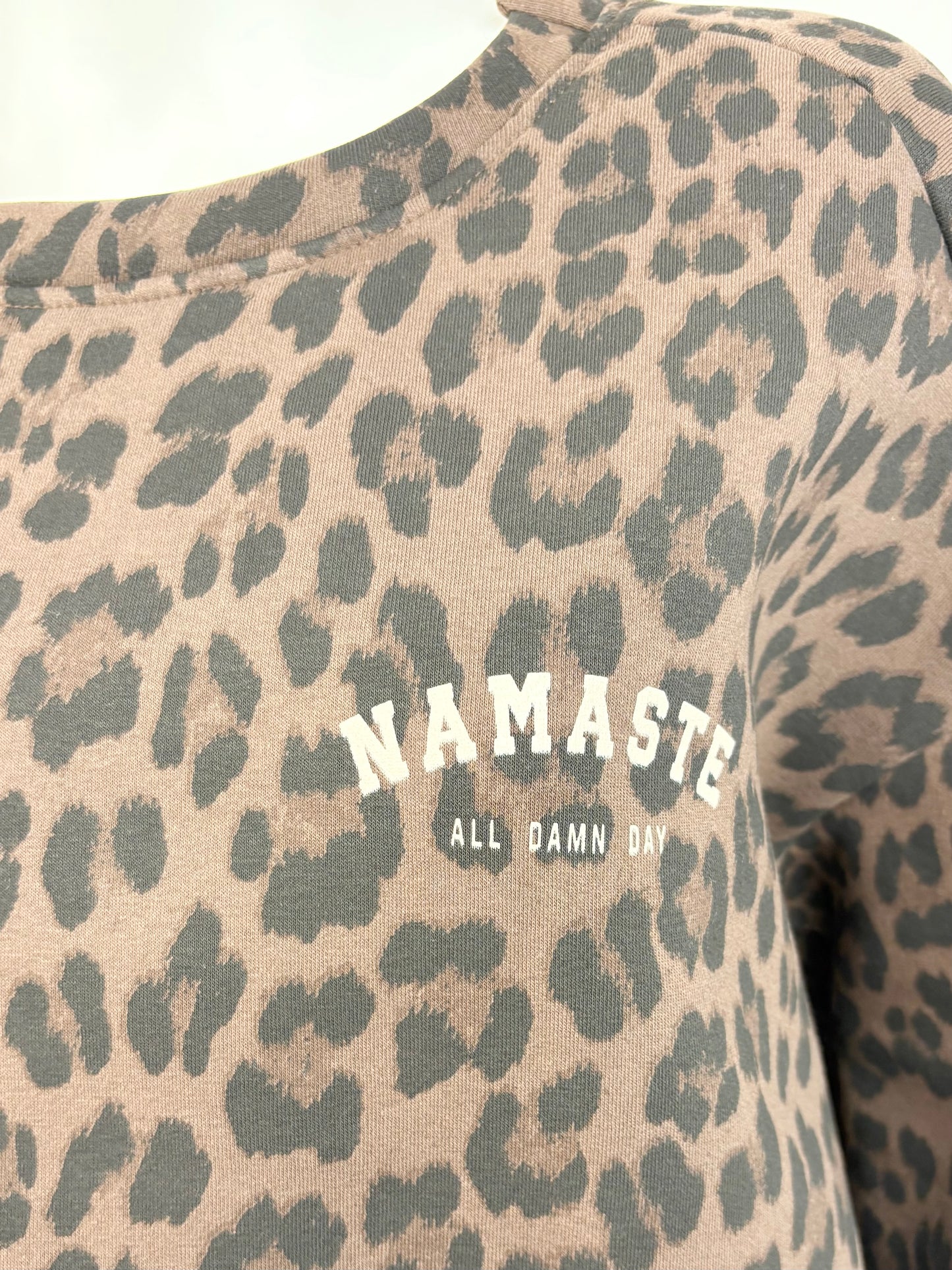Oversized Leopard Print Sweatshirt "NAMASTE" Gr. 38-44