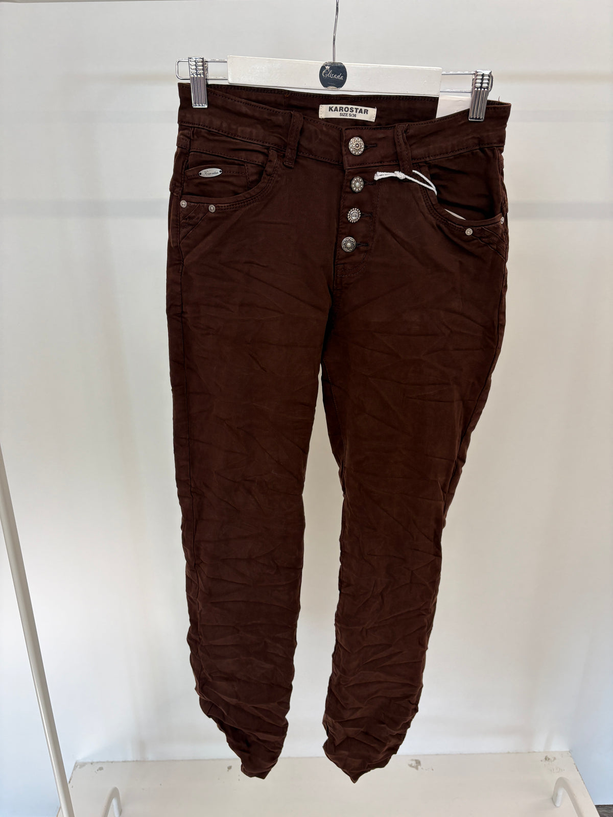 Karostar Button Jeans – schokobraun, Gr. 36-44