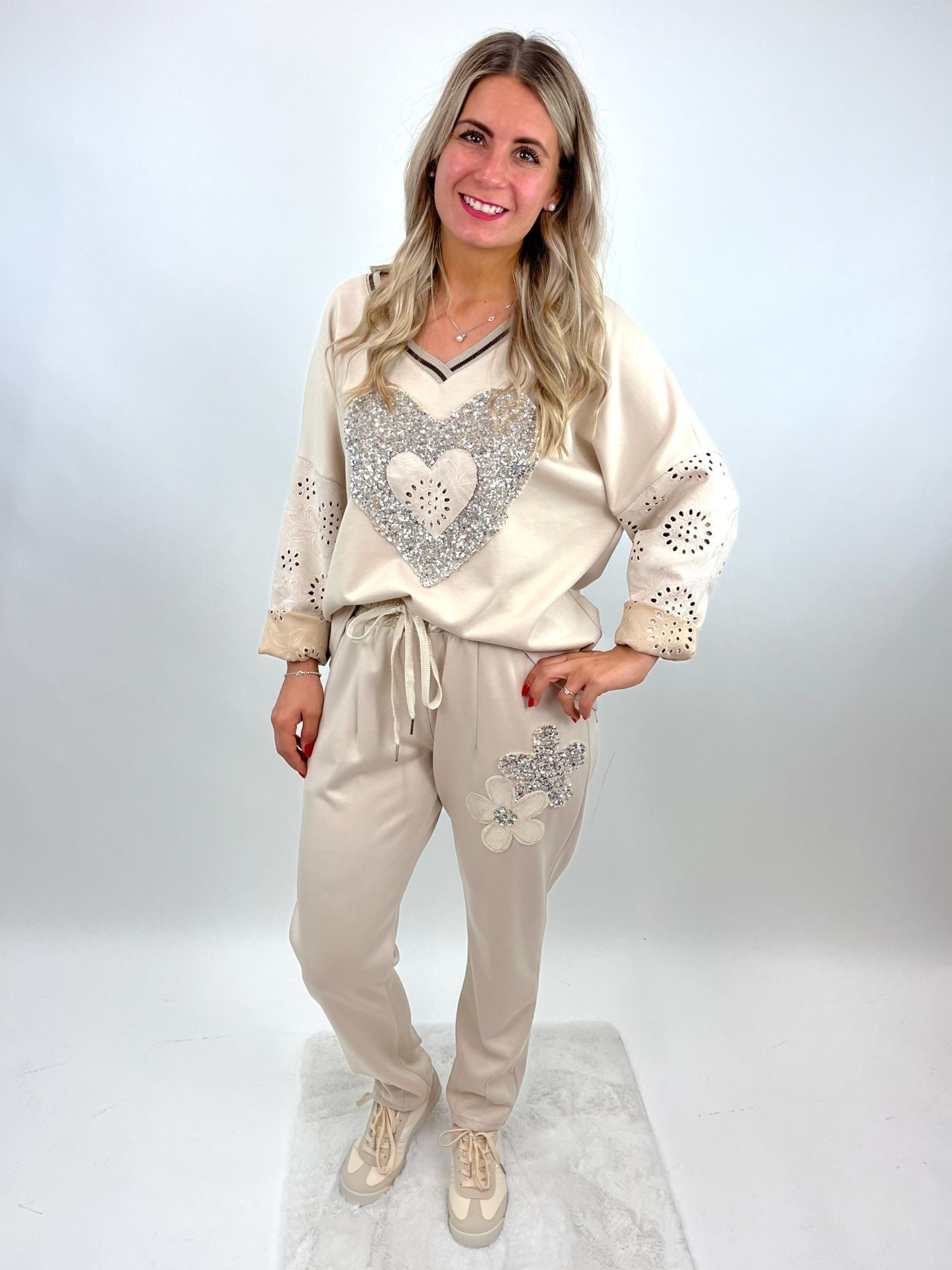 Joggerpants beige mit Blüten Gr. 36-42