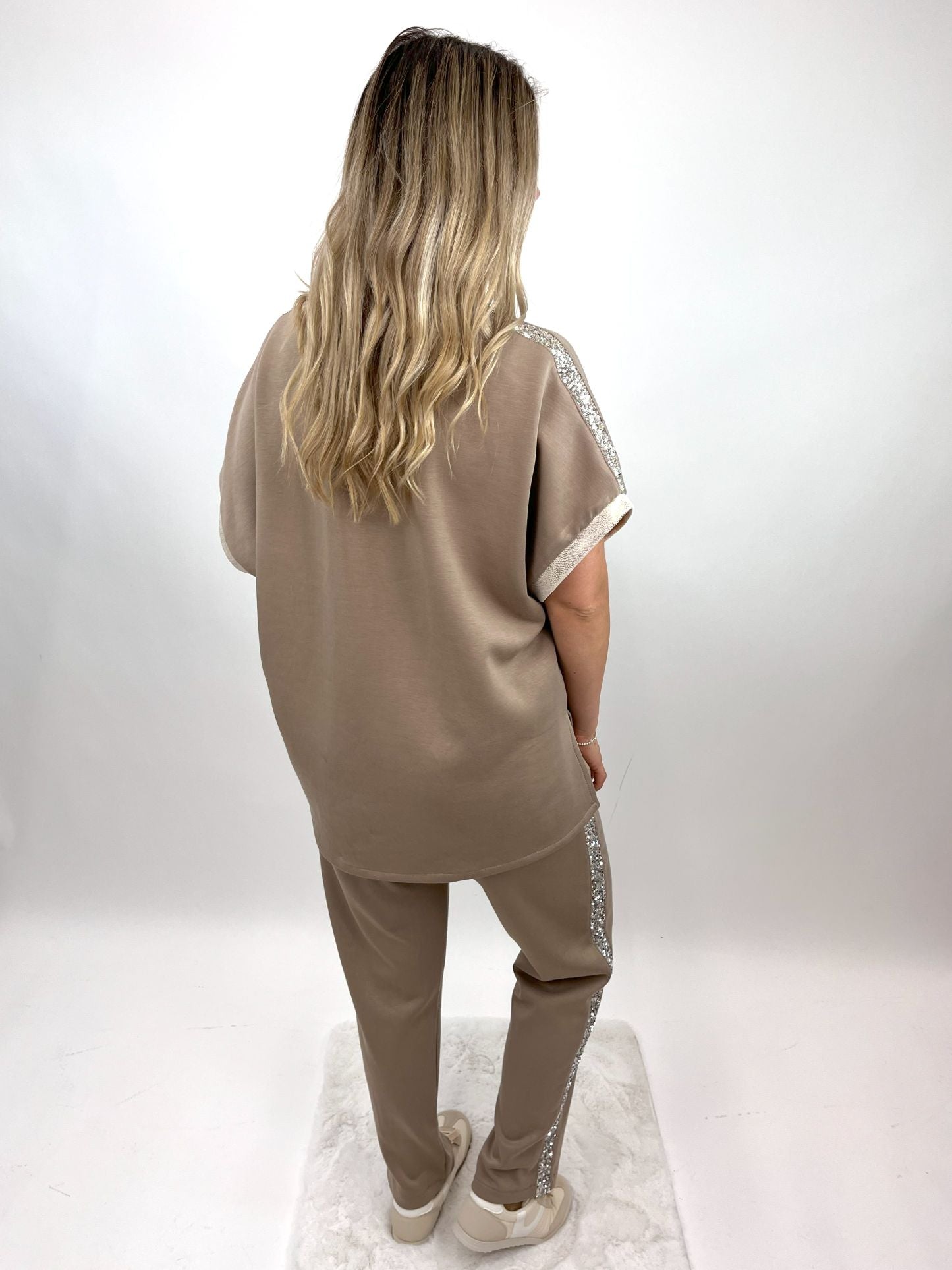 Joggerpants taupe mit Paillettenstreifen , Gr. 36-42