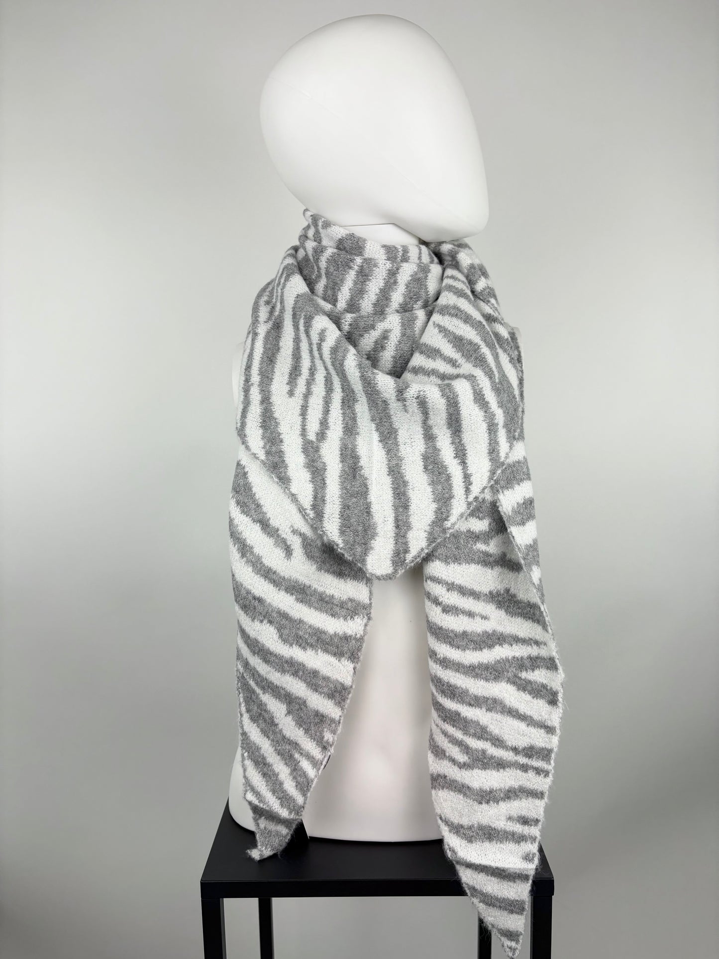 Schal Zebramuster grau