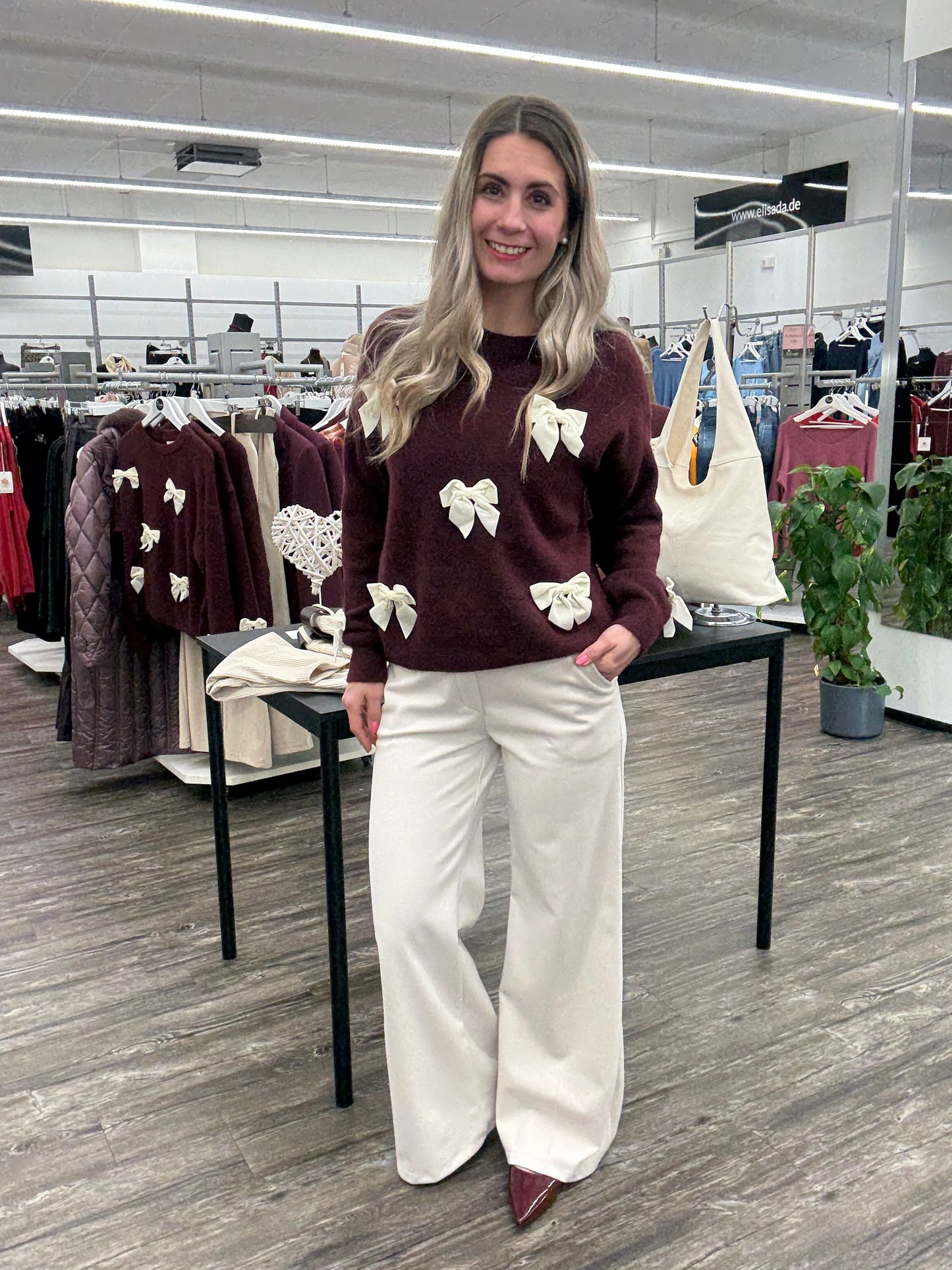 Kuschelpullover mit Schleifen bordeaux, Gr. 36-42