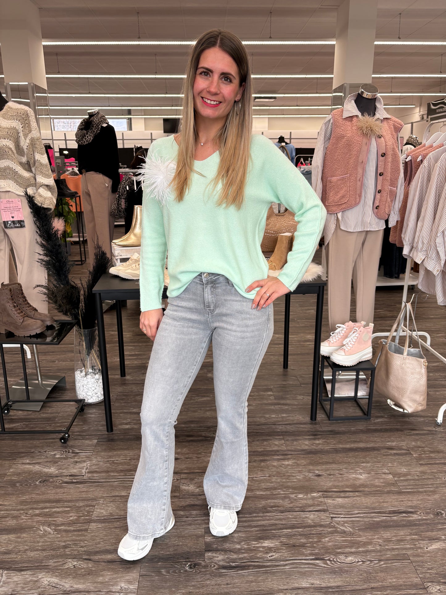 Flared Jeans Adoro Damen – Schlagjeans in hellgrau mit Gürtel, Gr. 32-42
