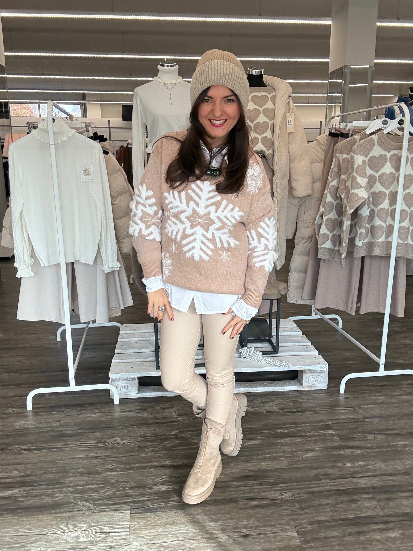 Kuschelpullover mit Schneeflockenmuster camel, Gr. 36-42