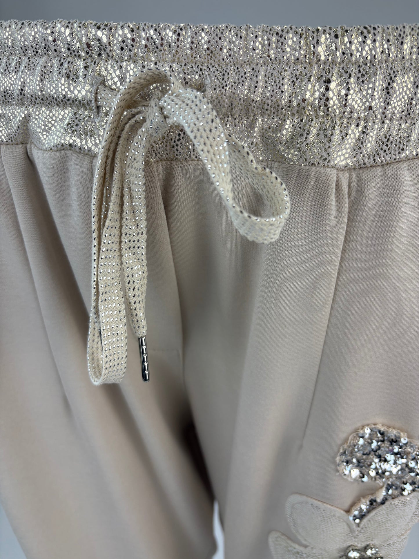 Joggerpants beige mit Blüten Gr. 36-42