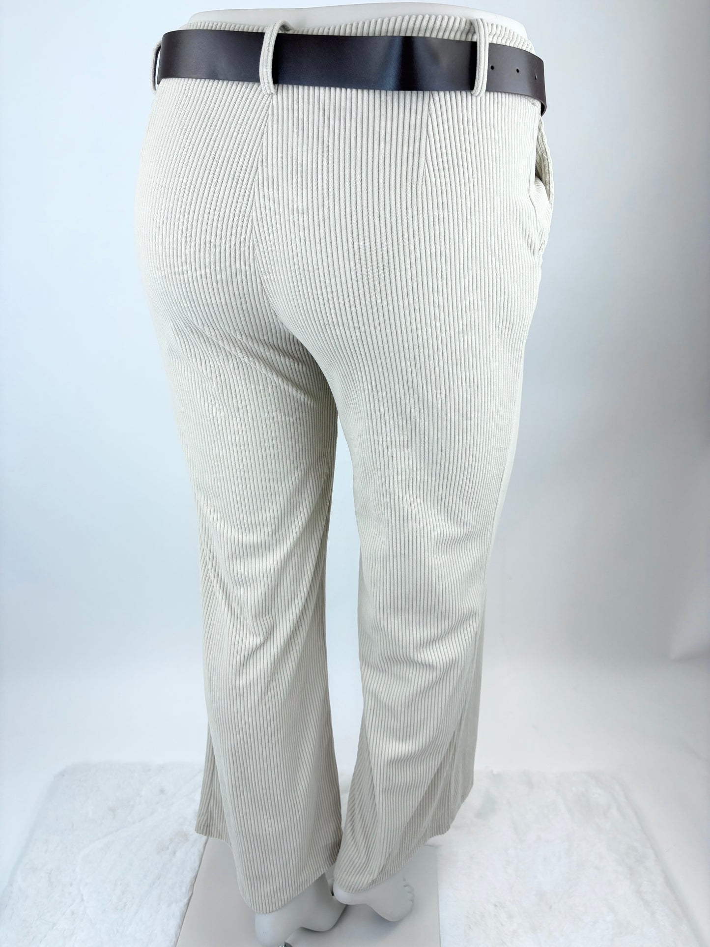 Samtcordhose beige mit Gürtel, Gr.36-42