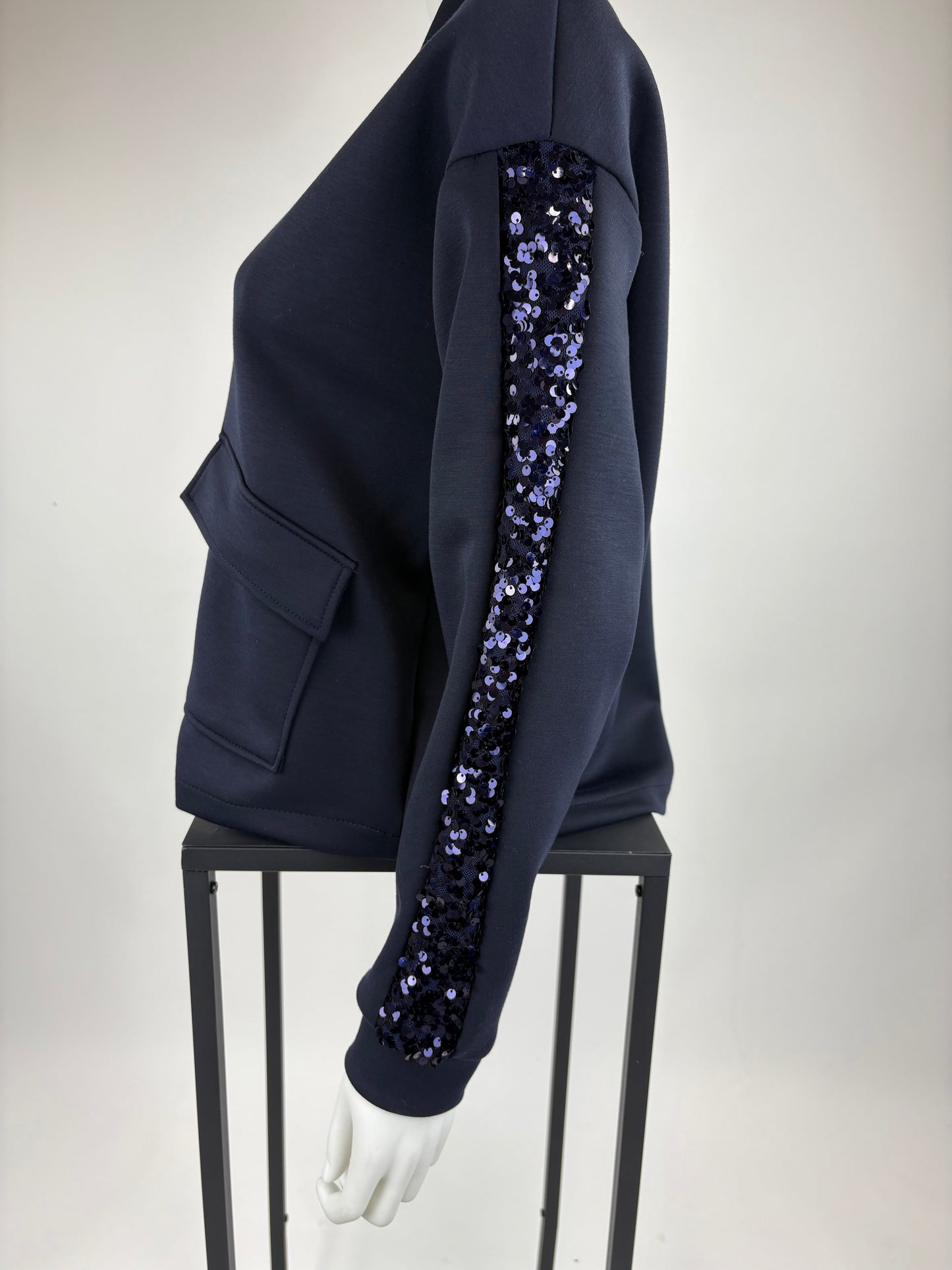 Sweatjacke mit Paillettenärmeln, Gr. 36-42