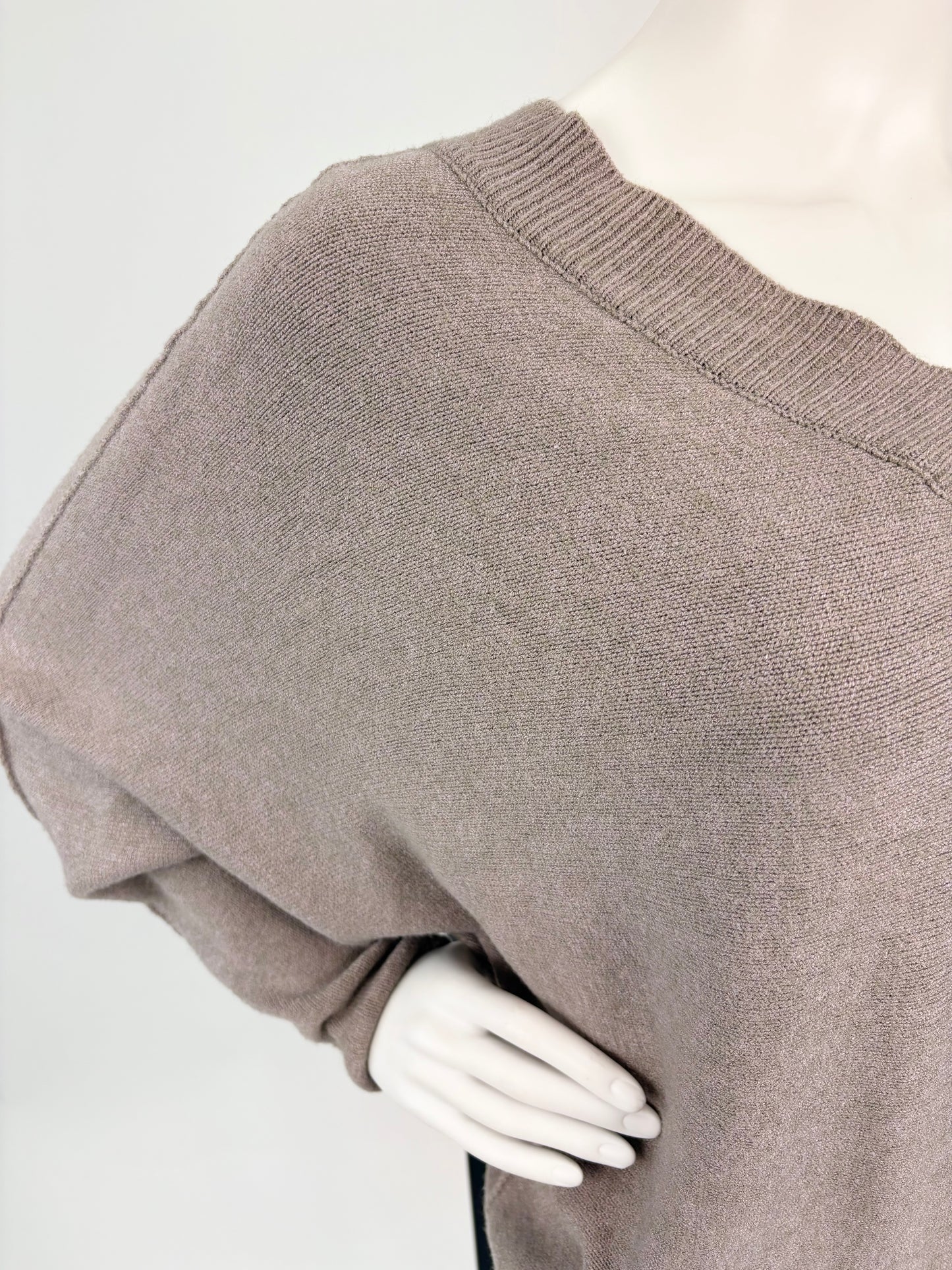 Stickpullover Oversize mit V-Ausschnitt taupe, Gr. 36-42