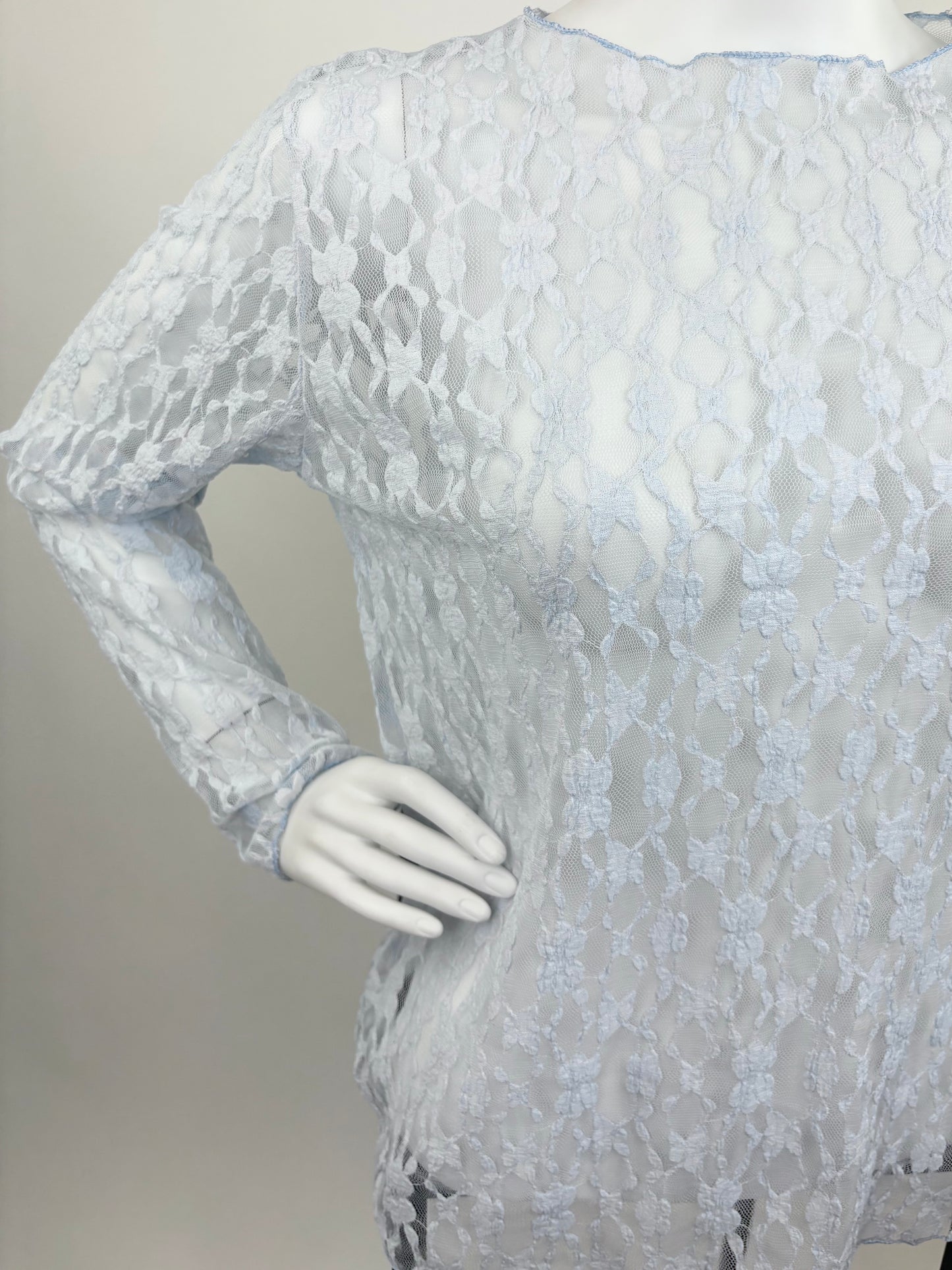 Zartes Spitzenoberteil hellblau, Gr. 36-42