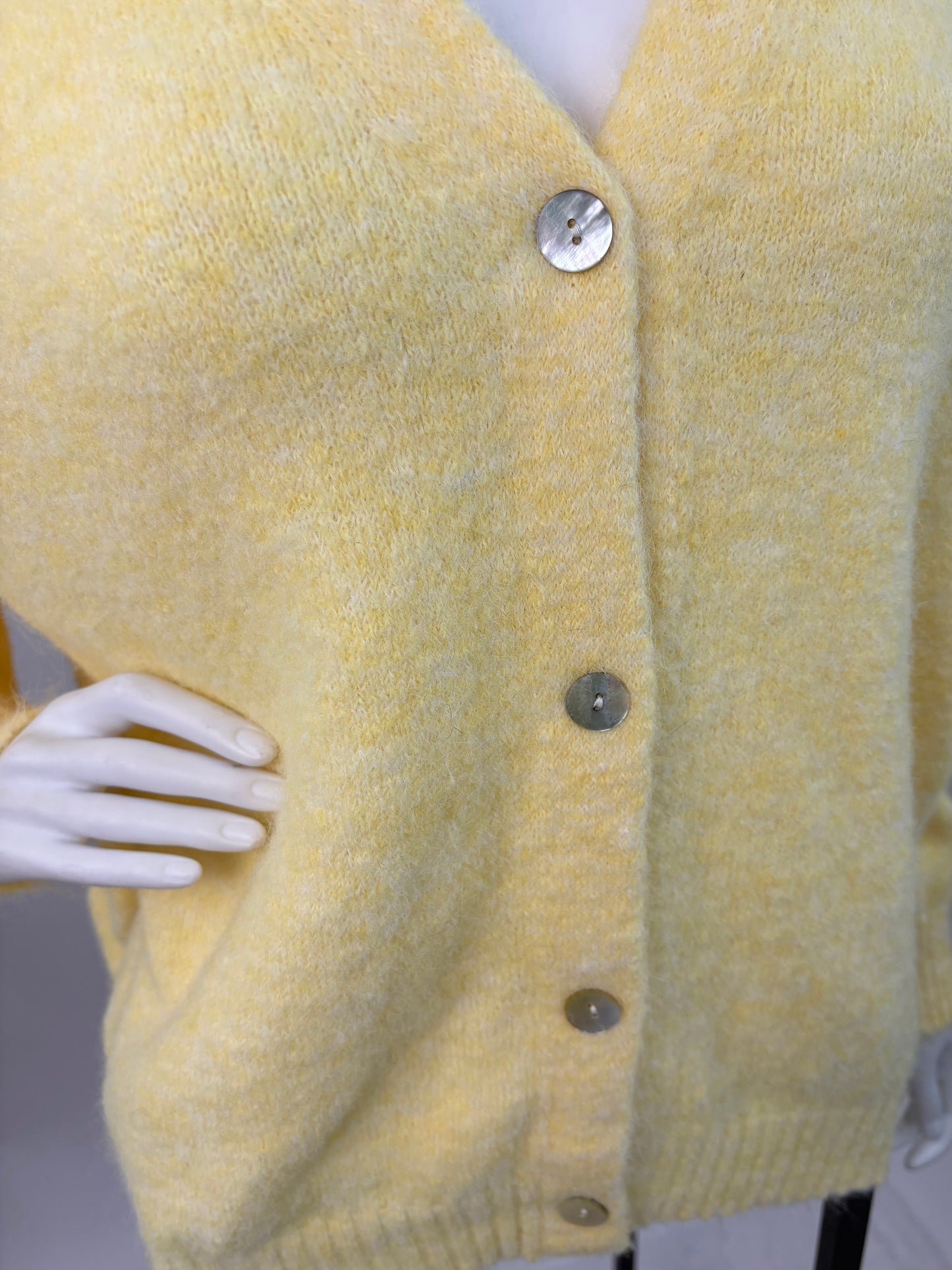 Strick-Cardigan hellgelb, Gr. 36-44