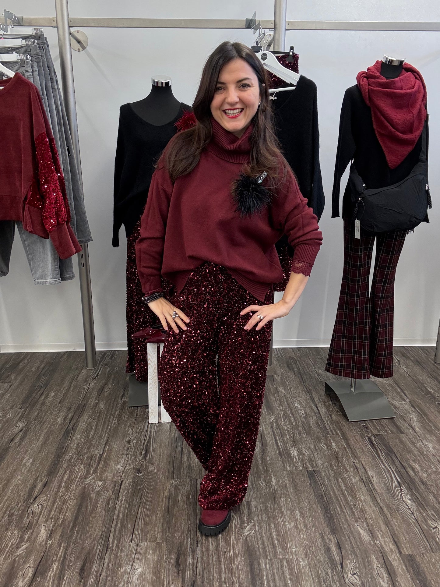 Samthose Pailletten bordeaux, Gr. 34/36 - 42/44