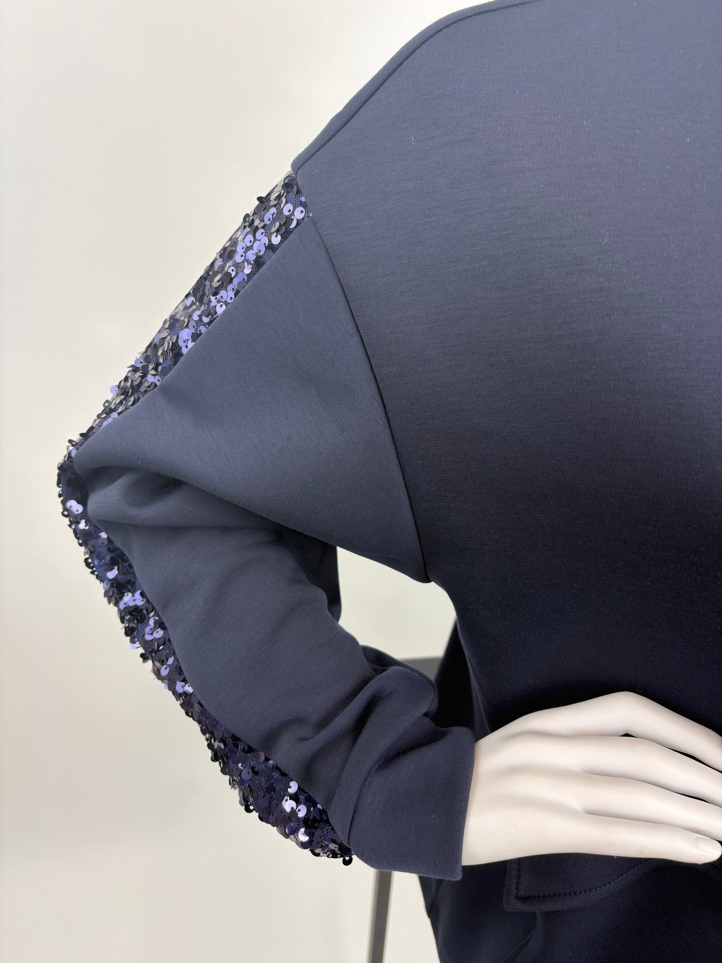 Sweatjacke mit Paillettenärmeln, Gr. 36-42