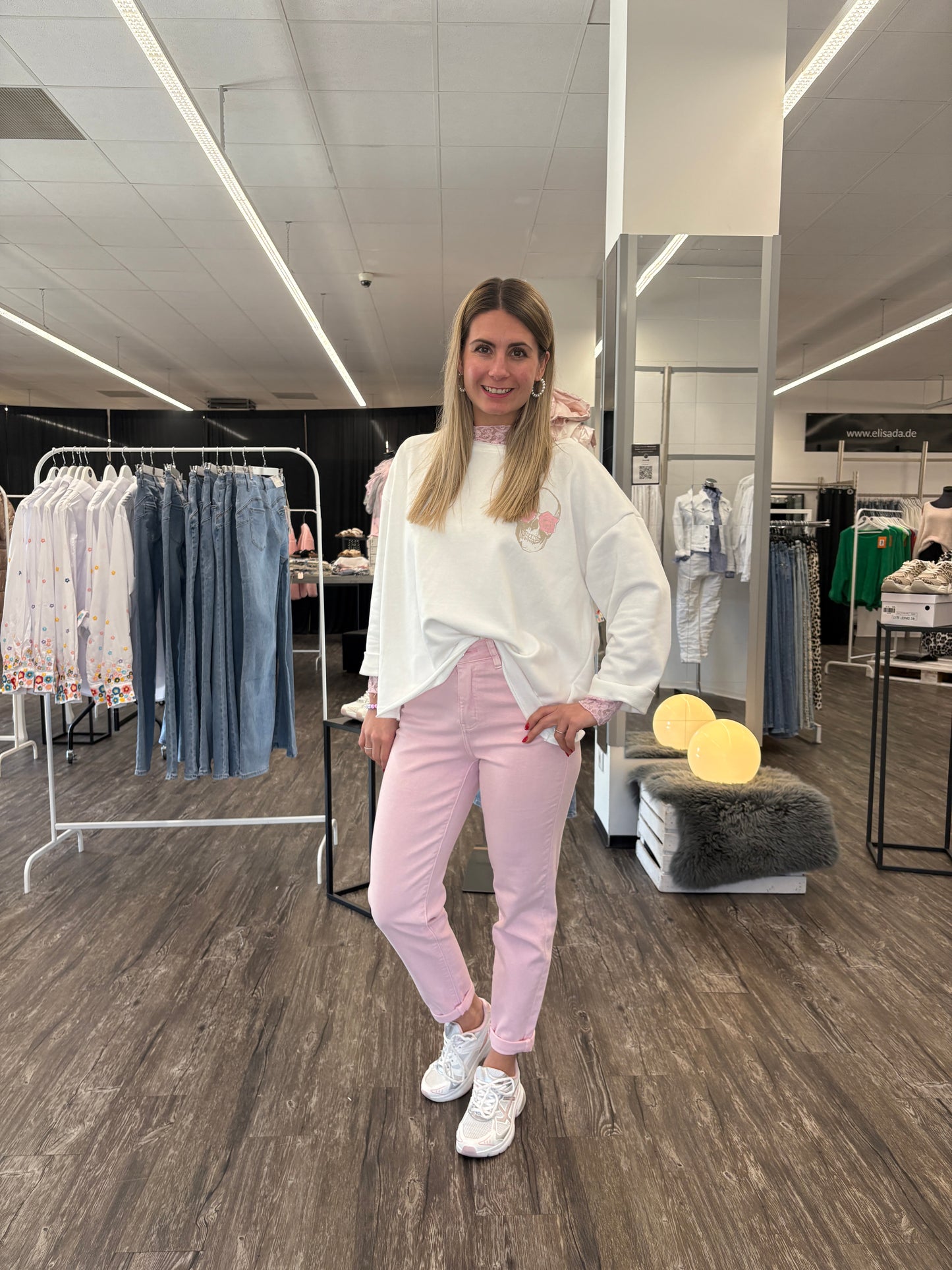 Oversize Sweatshirt mit Skull-Print & floralen Details creme, Gr. 36-42