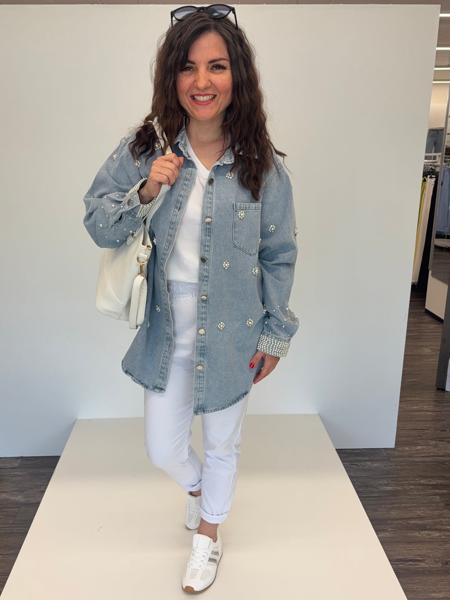 Jeansbluse mit Perlendetails, Gr. 34-40