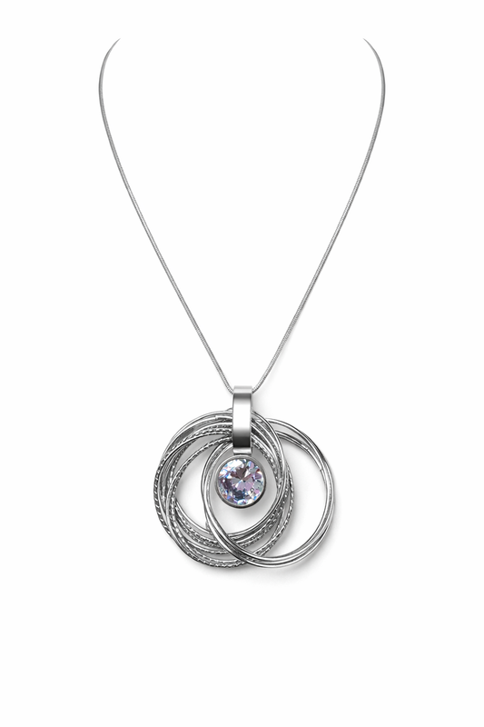 Elegante Silberkette mit ineinander verschlungenem Ring-Anhänger