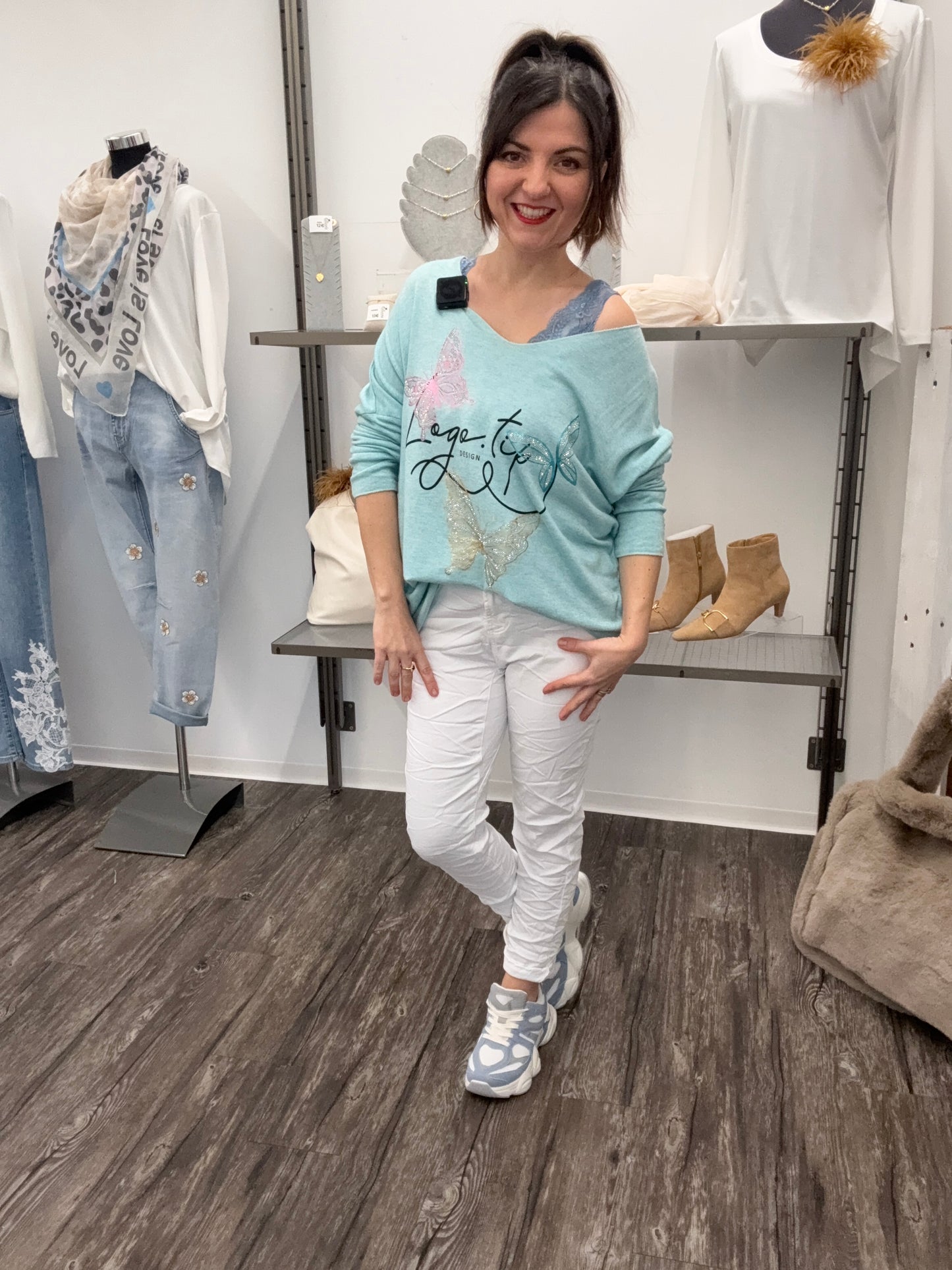 Langarmshirt mit Schmetterlingsprint & Strassdetails mint, Gr. 38-44