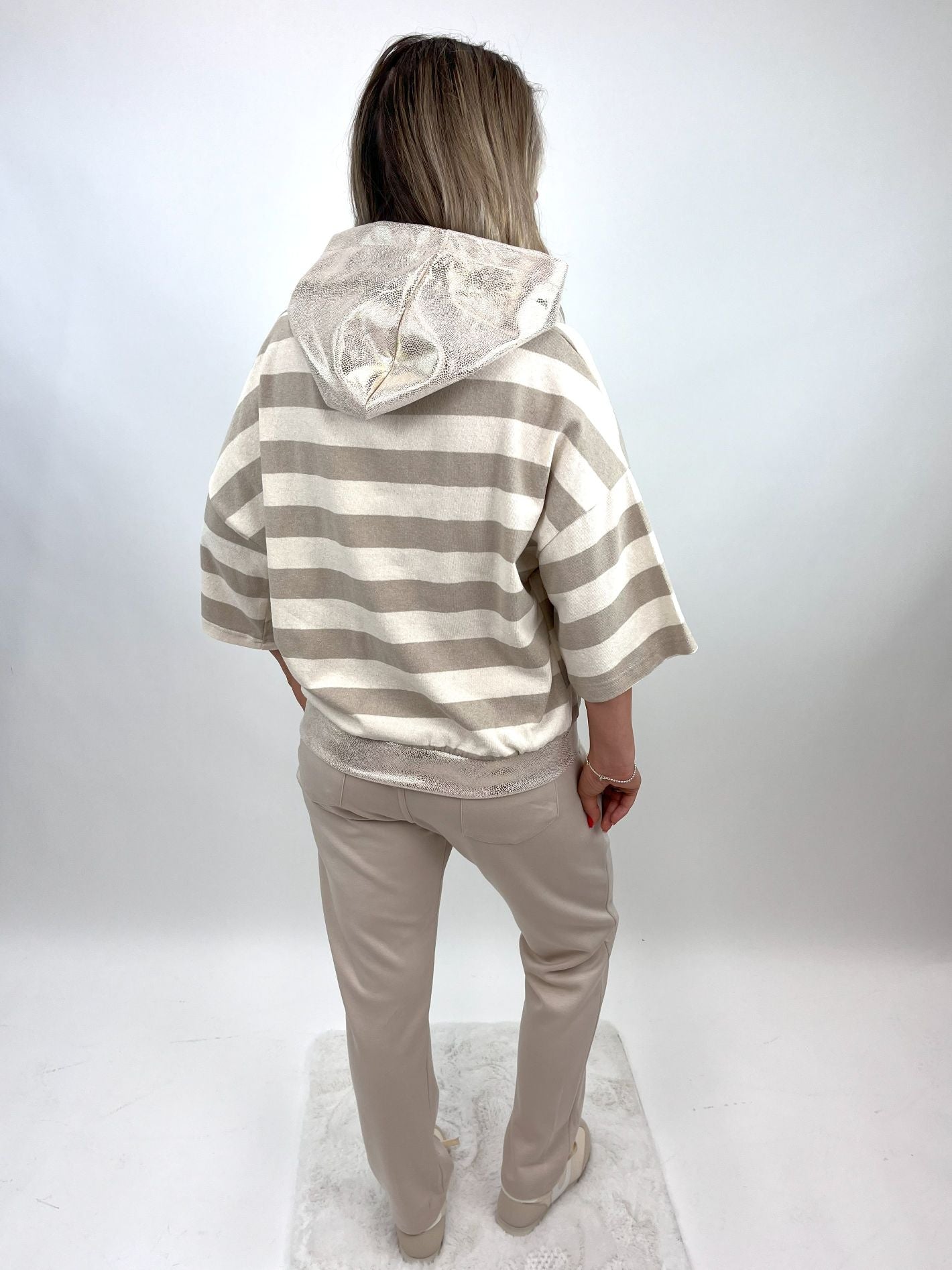 Hoodie mit Paillettenblumen,  Gr.36-44