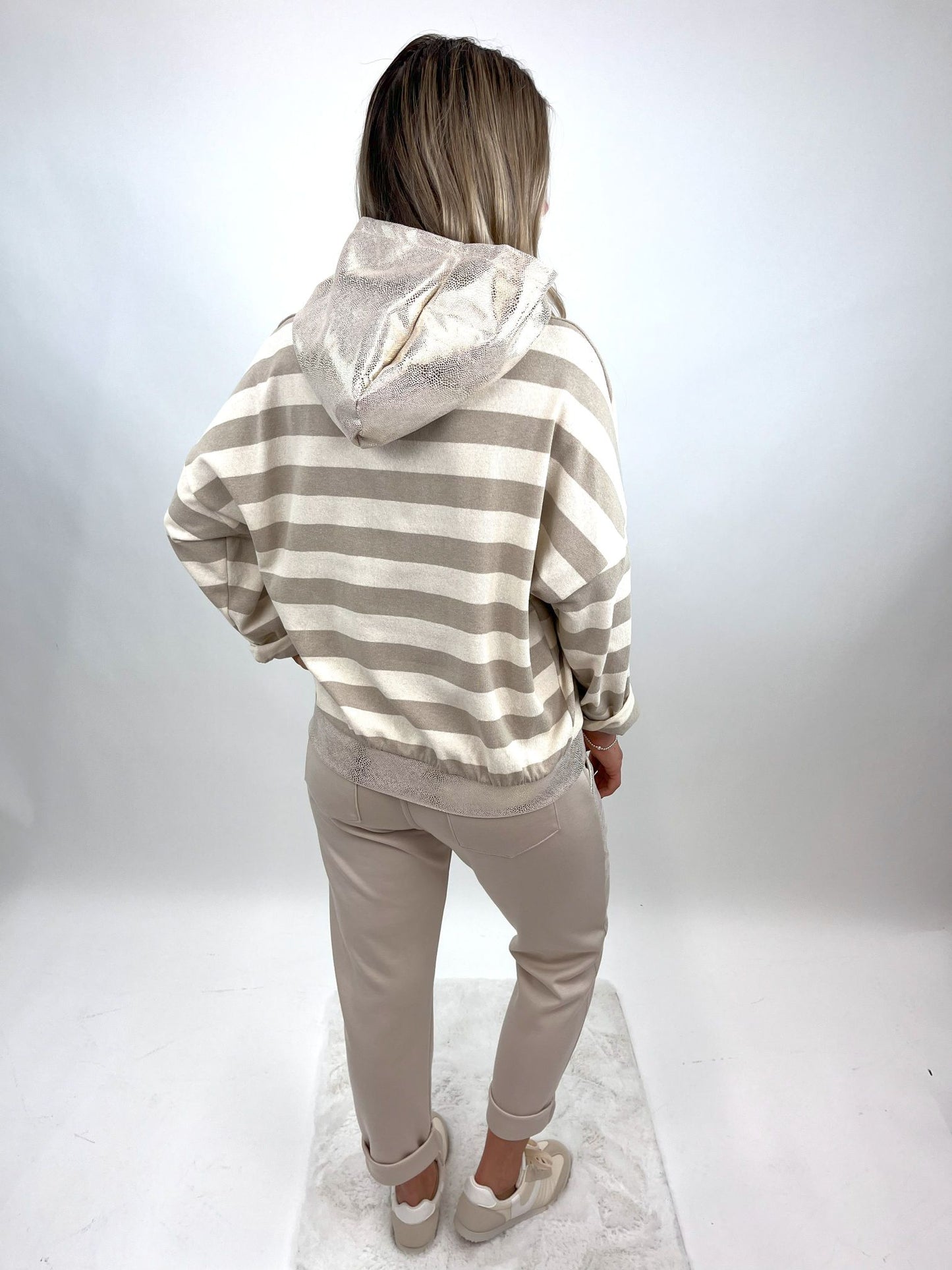 Hoodie mit Glanzkaputze , Gr. 36-44