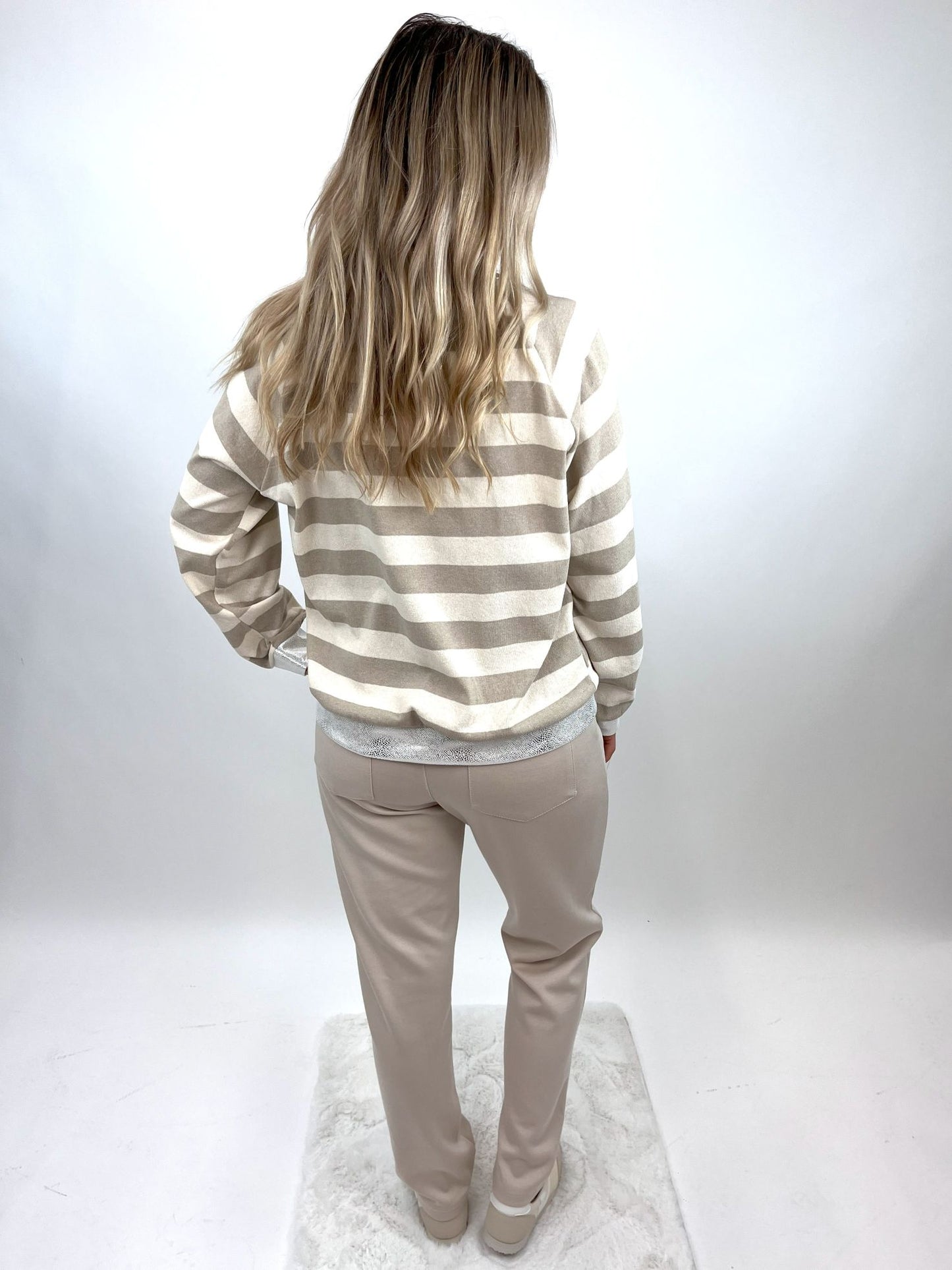 Gestreifter Pullover mit Paillettenblume, Gr. 36-42