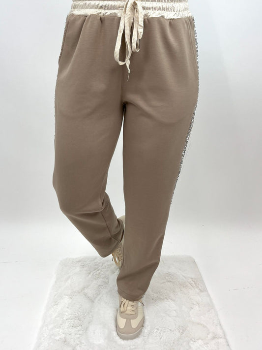 Joggerpants taupe mit Paillettenstreifen , Gr. 36-42