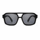 Eckige Sonnenbrille, Dunkles Gestell – dunkle Gläser